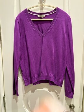 Boden V‑Neck Sweater in Bright Purple